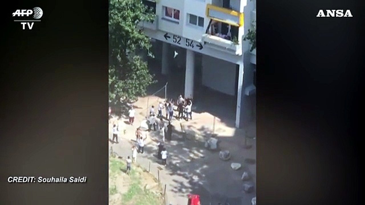 Grenoble, due bambini si lanciano da piu' di 10 metri per sfuggire all'incendio