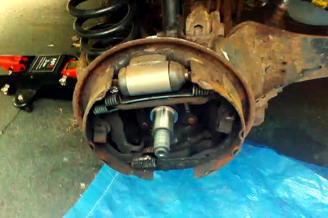 2007 Ford Focus New Spindle Drum wheel cylinder w/brake line