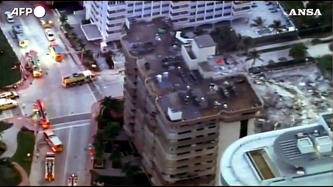 Palazzo crollato a Miami, le macerie dei 100 appartamenti viste dall'alto