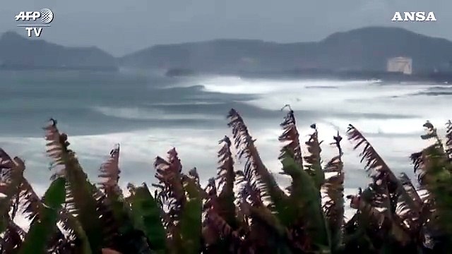 Giappone, l'arrivo del super tifone Haishen: venti fino a 250 km/h e onde come tsunami
