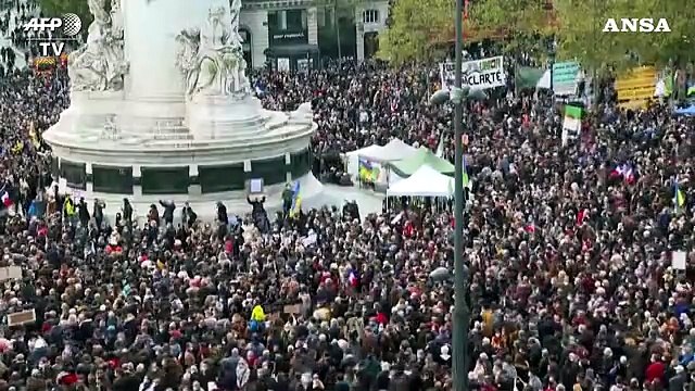 Parigi: Migliaia in piazza per omaggio a insegnante ucciso