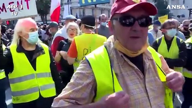 Ritorno flop dei gilet gialli, solo scontri a Parigi