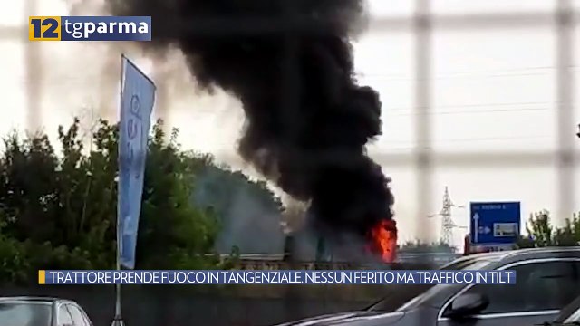 TRATTORE PRENDE FUOCO IN TANGENZIALE. NESSUN FERITO MA TRAFFICO IN TILT | TRATTORE PRENDE FUOCO IN TANGENZIALE. NESSUN FERITO MA TRAFFICO IN TILT