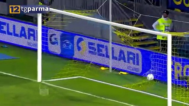 LA FESTA DEI TIFOSI A PARMA, TUTTI IN PIAZZA AD ACCOGLIERE LA SQUADRA | LA FESTA DEI TIFOSI A PARMA, TUTTI IN PIAZZA AD ACCOGLIERE LA SQUADRA