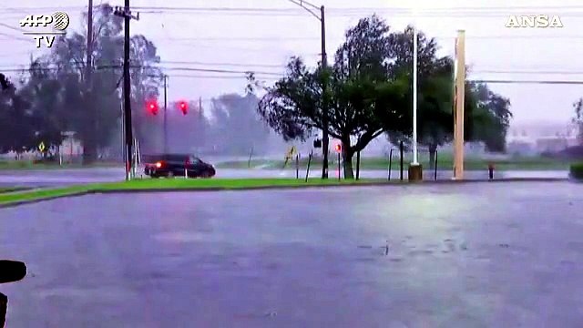 L'uragano Sally sugli Usa: venti a 168 km/h, inondazioni catastrofiche