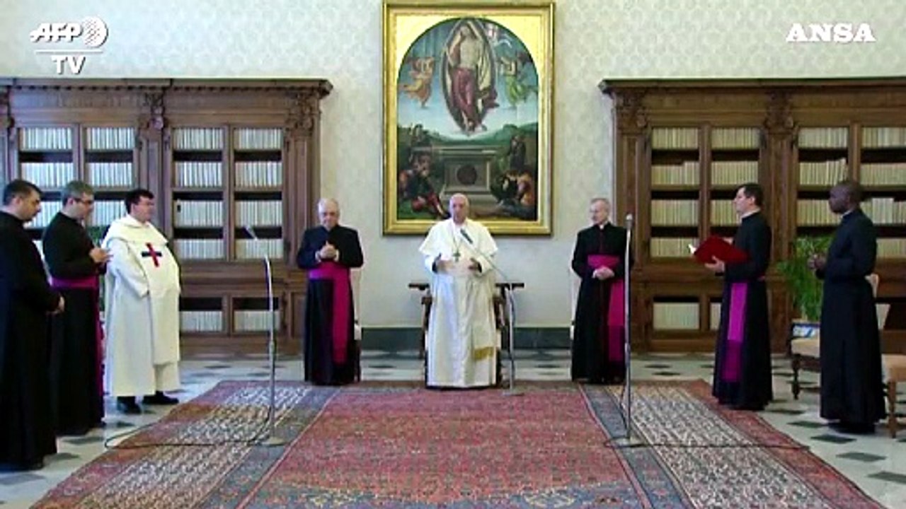 Papa: "La Chiesa non e' contro il profitto, lo e' se schiavizza"