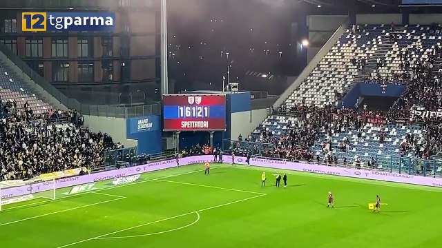 DERBY: TENSIONE A FINE GARA, GRUPPO TIFOSI REGGIANA ENTRA IN CAMPO DA UN VARCO | DERBY: TENSIONE A FINE GARA, GRUPPO TIFOSI REGGIANA ENTRA IN CAMPO DA UN VARCO