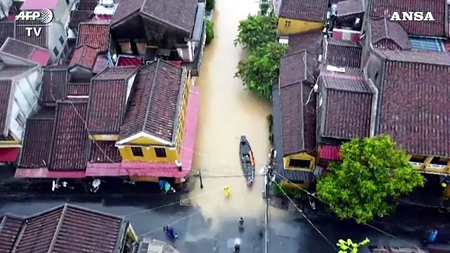 Vietnam, piogge torrenziali e inondazioni: 11 mila evacuati e 5 morti