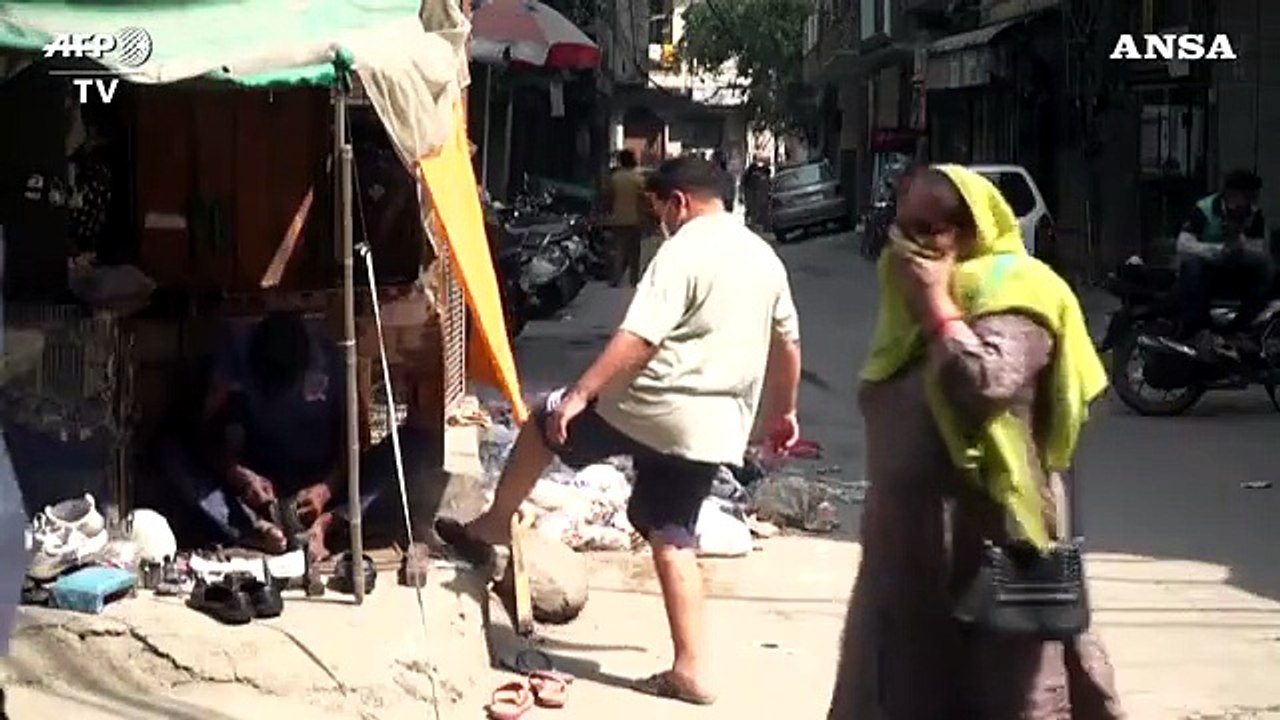 Azerbaigian, violato il cessate il fuoco: i soccorritori cercano tra le macerie dopo i bombardamenti della notte