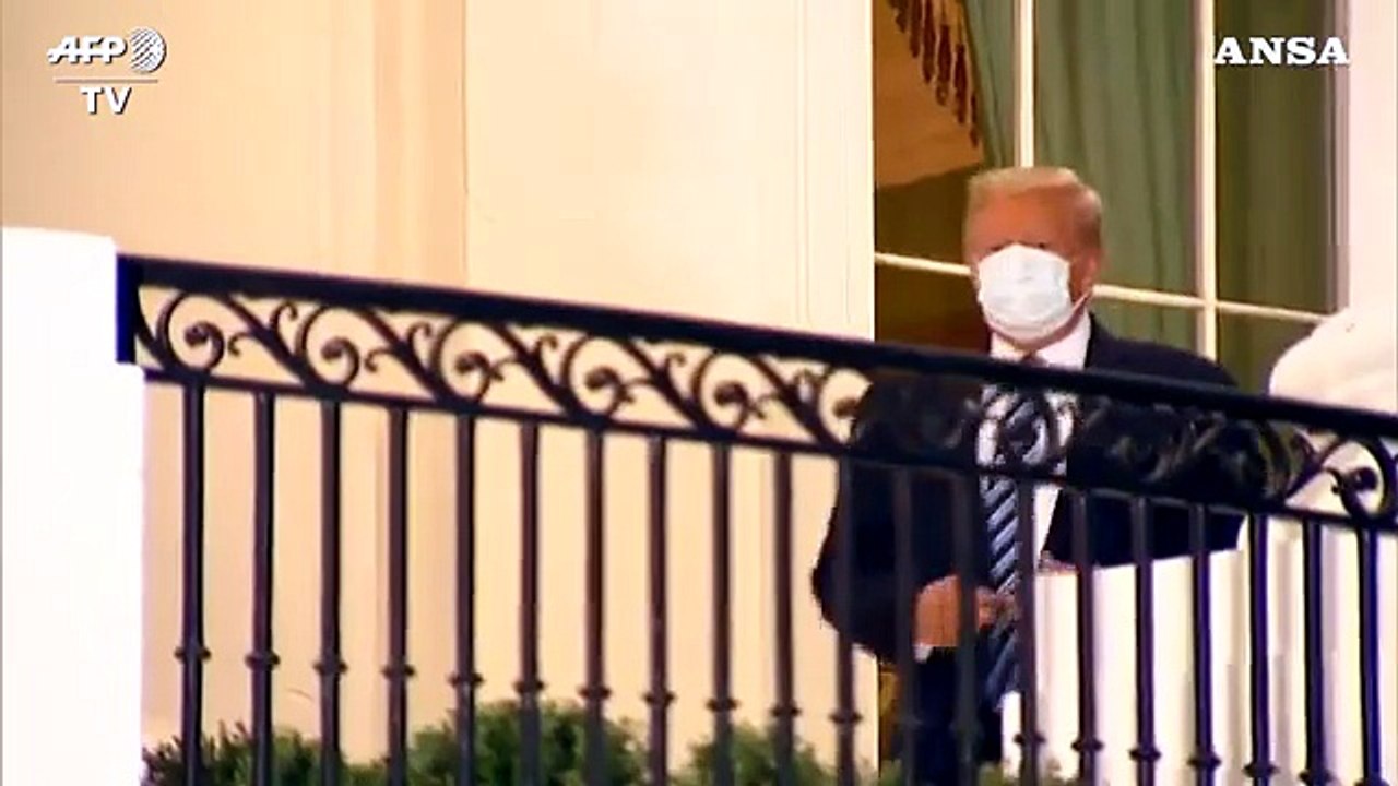Appena torna alla Casa Bianca Trump si toglie la mascherina