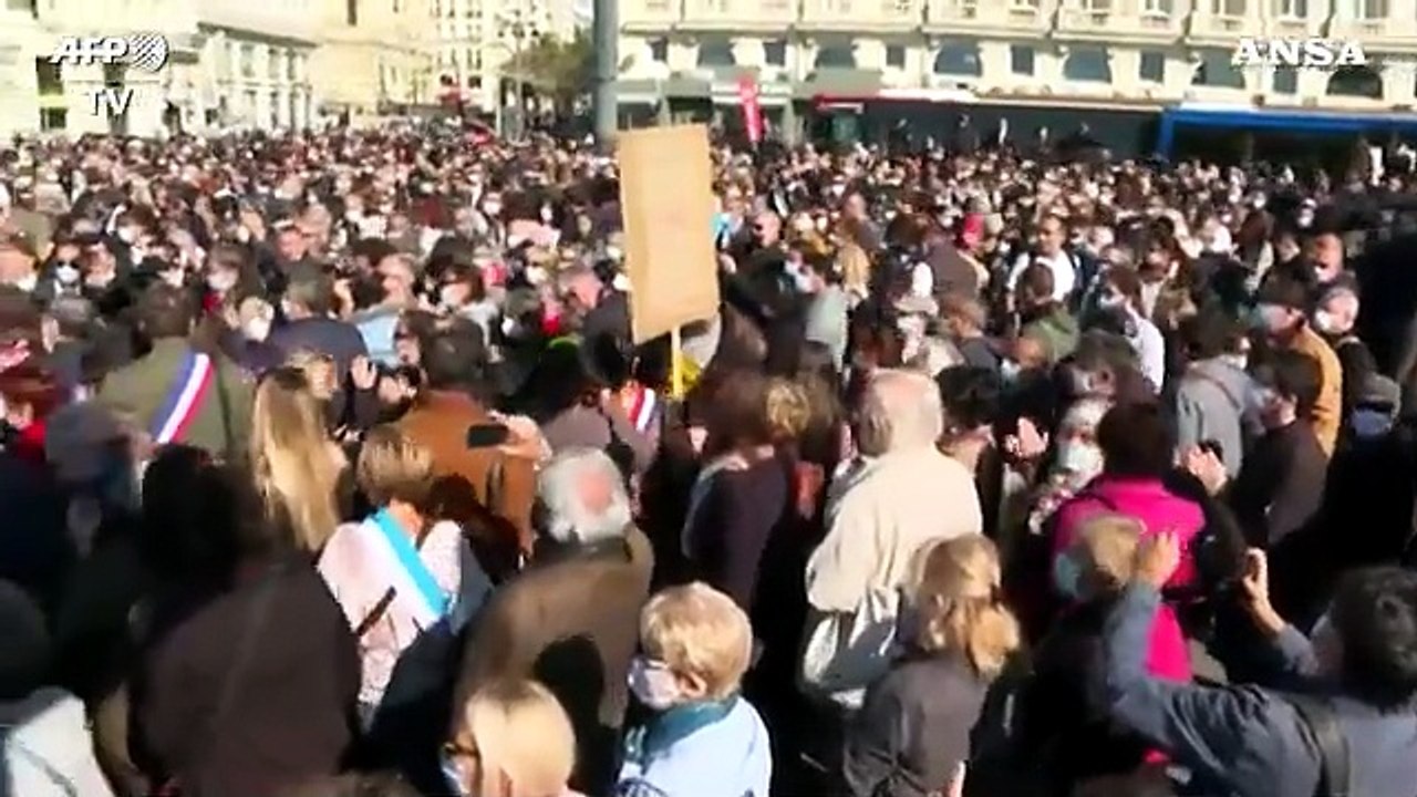 Macron dichiara guerra agli islamisti: "Ora basta"
