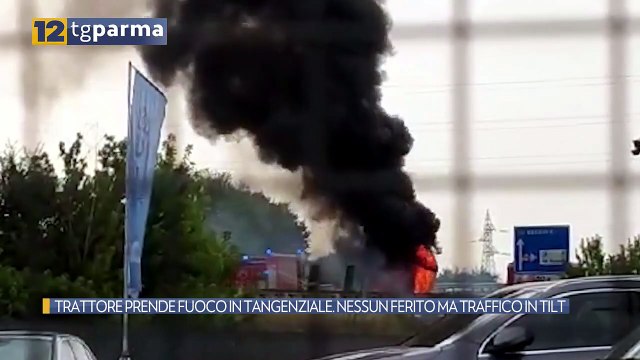 TRATTORE PRENDE FUOCO IN TANGENZIALE. NESSUN FERITO MA TRAFFICO IN TILT | TRATTORE PRENDE FUOCO IN TANGENZIALE. NESSUN FERITO MA TRAFFICO IN TILT