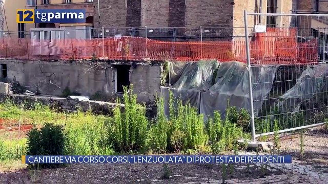 CANTIERE VIA CORSO CORSI, LENZUOLATA DI PROTESTA DEI RESIDENTI | CANTIERE VIA CORSO CORSI, LENZUOLATA DI PROTESTA DEI RESIDENTI