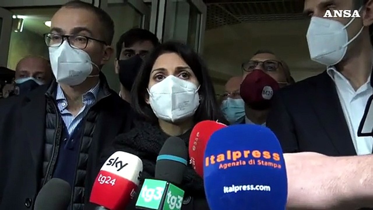 Raggi assolta: "Oggi molti devono riflettere, anche nel M5s"