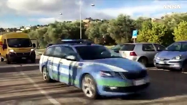Covid, la polizia stradale consegna i vaccini agli ospedali di Matera, Taranto e Foggia