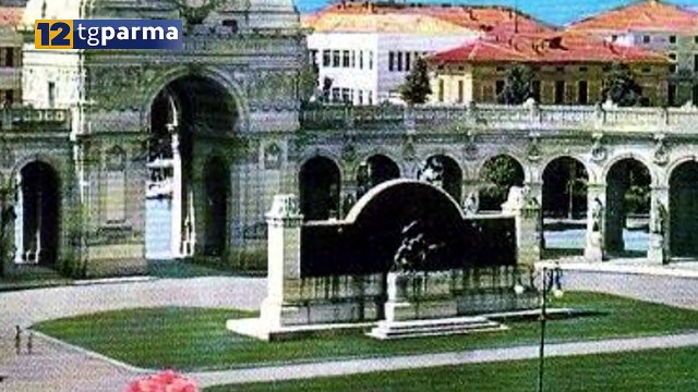 PARTE DEL MONUMENTO A GIUSEPPE VERDI SI TROVA IN UN PAESE DELLA BASSA | PARTE DEL MONUMENTO A GIUSEPPE VERDI SI TROVA IN UN PAESE DELLA BASSA