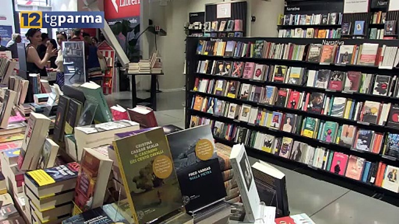 LIBRI SOTTO L'OMBRELLONE: I PIÙ VENDUTI SONO SC...