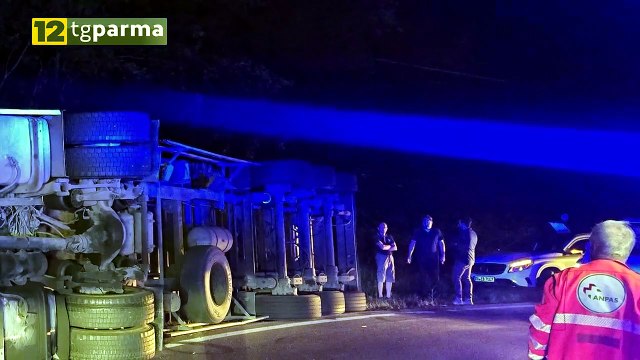 CAMION RIBALTATO VICINO A SOLIGNANO, UN FERITO DI MEDIA GRAVITÀ | CAMION RIBALTATO VICINO A SOLIGNANO, UN FERITO DI MEDIA GRAVITÀ