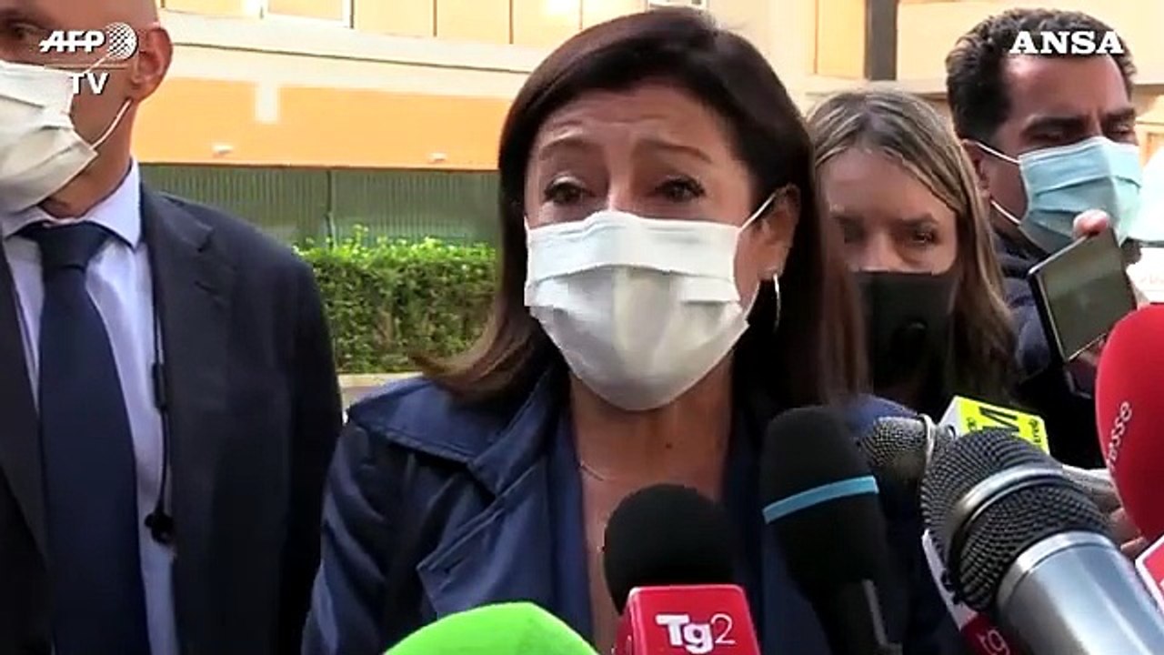Scuole aperte domenica? Tutti contro De Micheli