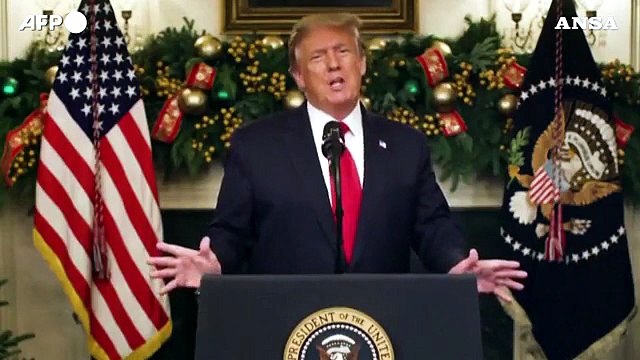 Trump grazia amici e alleati e sfida il Congresso