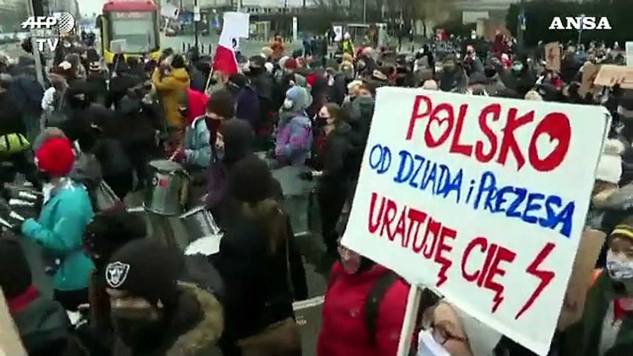 Varsavia, continuano le proteste antigovernative nella capitale polacca