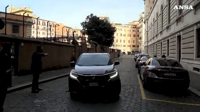 Draghi, Beppe Grillo arriva alla Camera per il vertice M5s