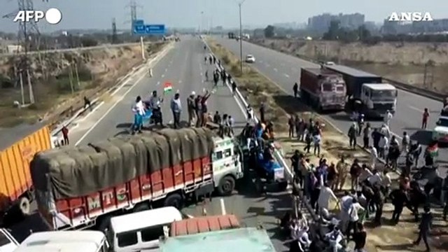 India, migliaia di persone in protesta contro le nuove riforme agricole