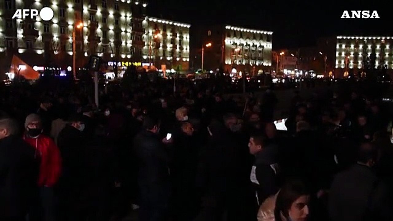 Armenia, veglia per i morti del Karabakh e tre giorni di lutto nazionale