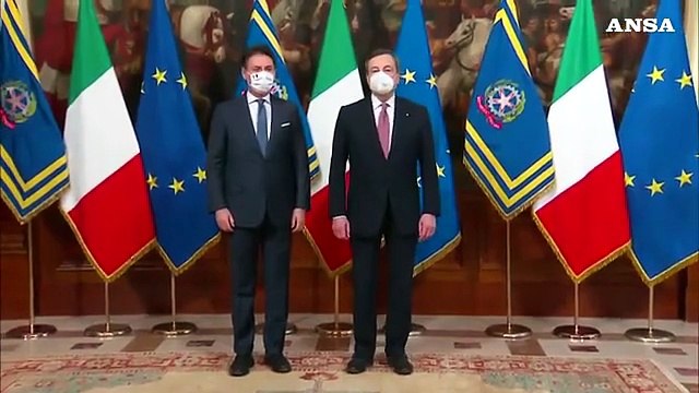 Governo, Conte accoglie Draghi a Palazzo Chigi