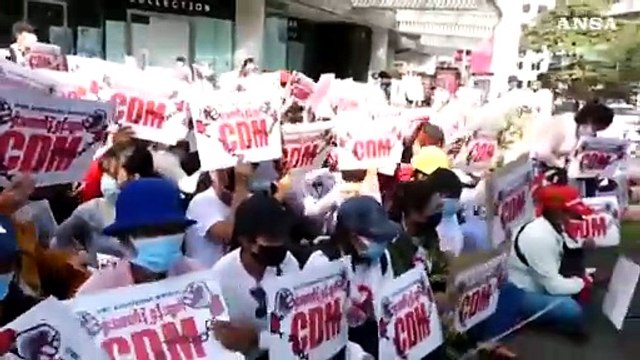 Birmania, ancora manifestazioni contro il golpe militare