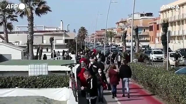 Wee-end giallo , assalto a centri storici e spiagge