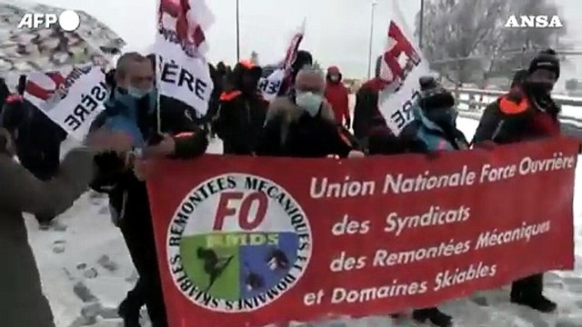 Francia, manifestanti bloccano il tunnel del Frejus