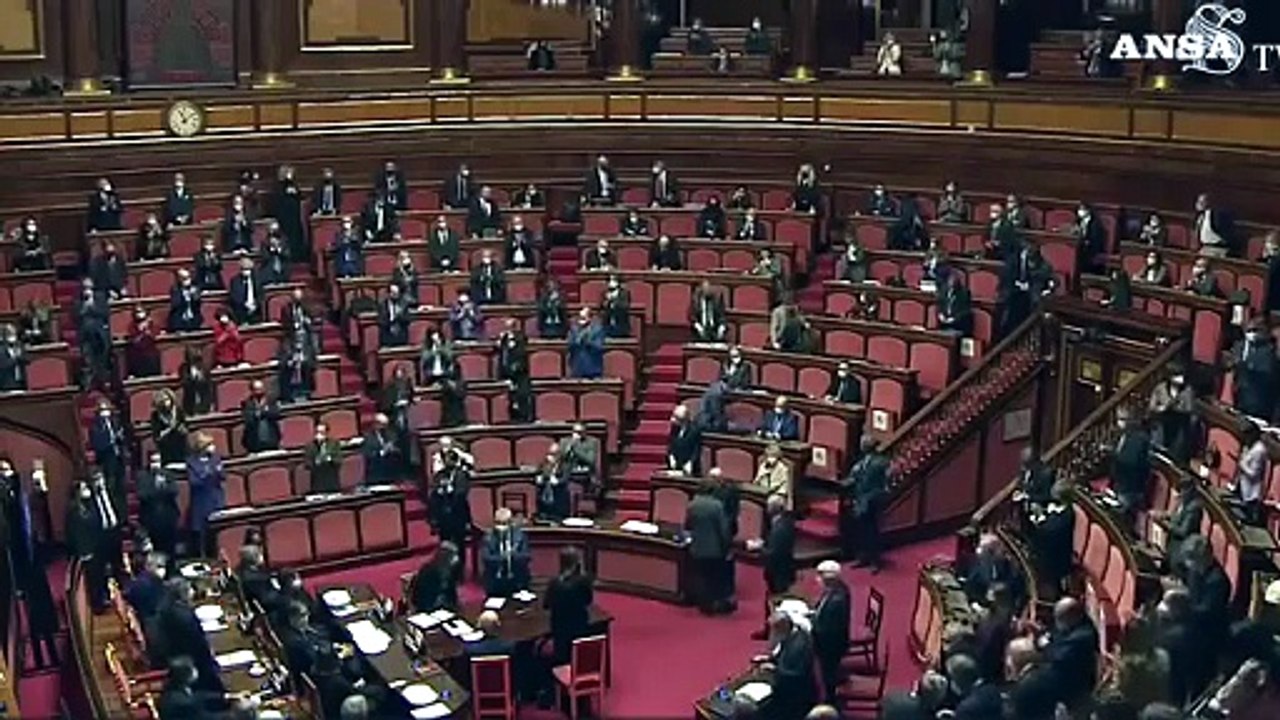 Draghi al termine del discorso al Senato: "Mi d...