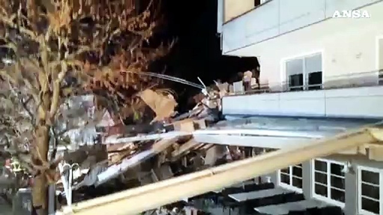 Frana distrugge hotel a Bolzano, era chiuso per Covid