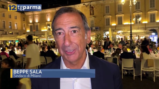 GRANDE SUCCESSO DELLA CENA DEI MILLE NEL CENTRO DI PARMA | GRANDE SUCCESSO DELLA CENA DEI MILLE NEL CENTRO DI PARMA