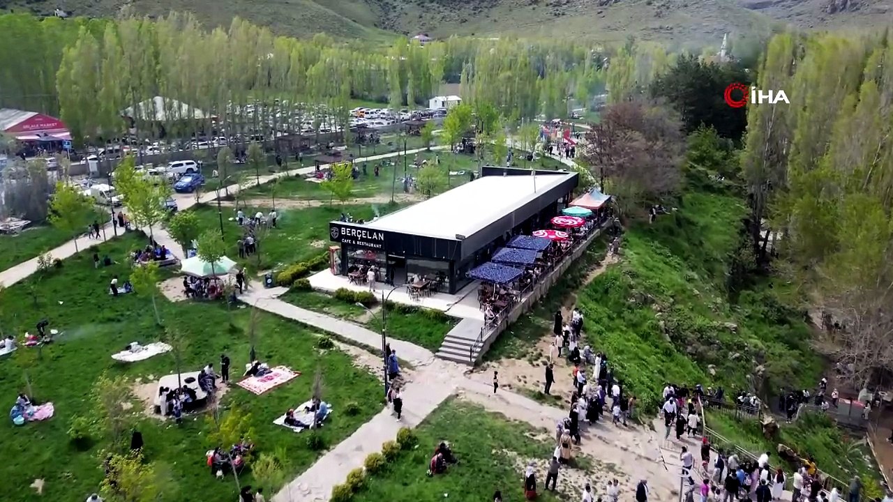 Muradiye Şelalesi’ne ziyaretçi akını