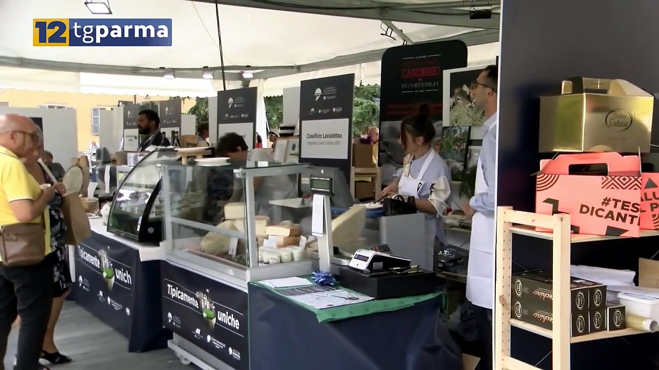 "TIPICAMENTE UNICHE", IN PIAZZA DELLA PACE LE B...