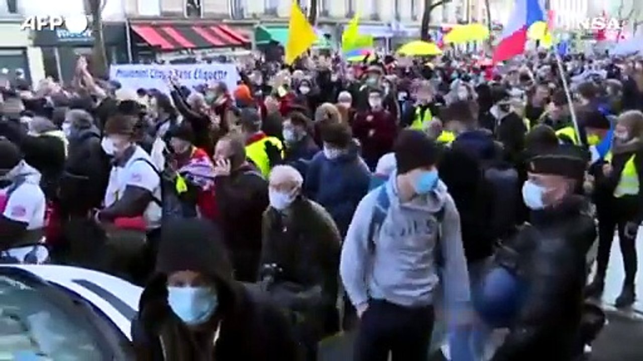 Parigi, ancora proteste contro legge sulla "sicurezza globale"