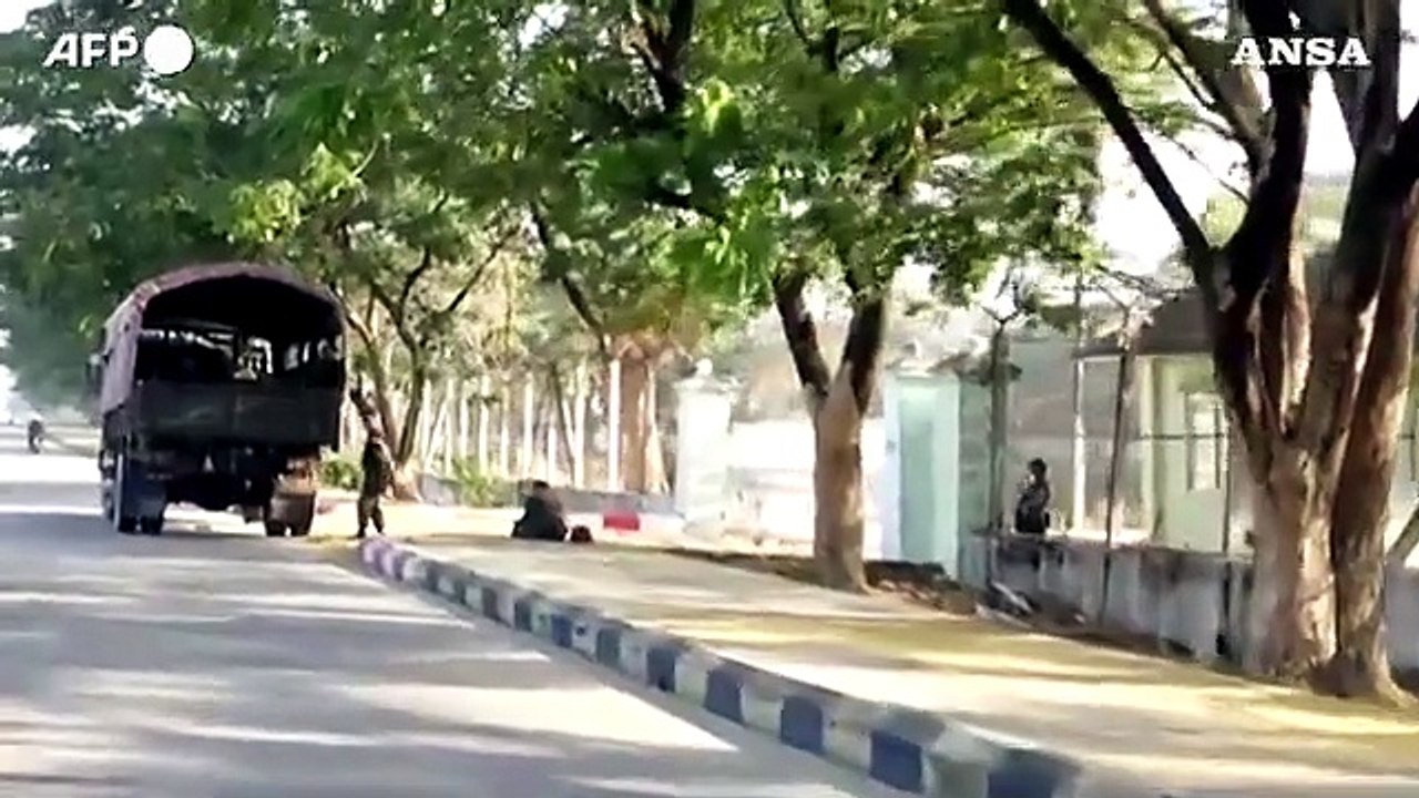 Colpo di stato in Myanmar: i militari controllano le strade della capitale