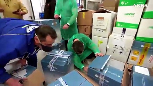 Vaccini AstraZeneca in Piemonte, prime dosi a forze ordine