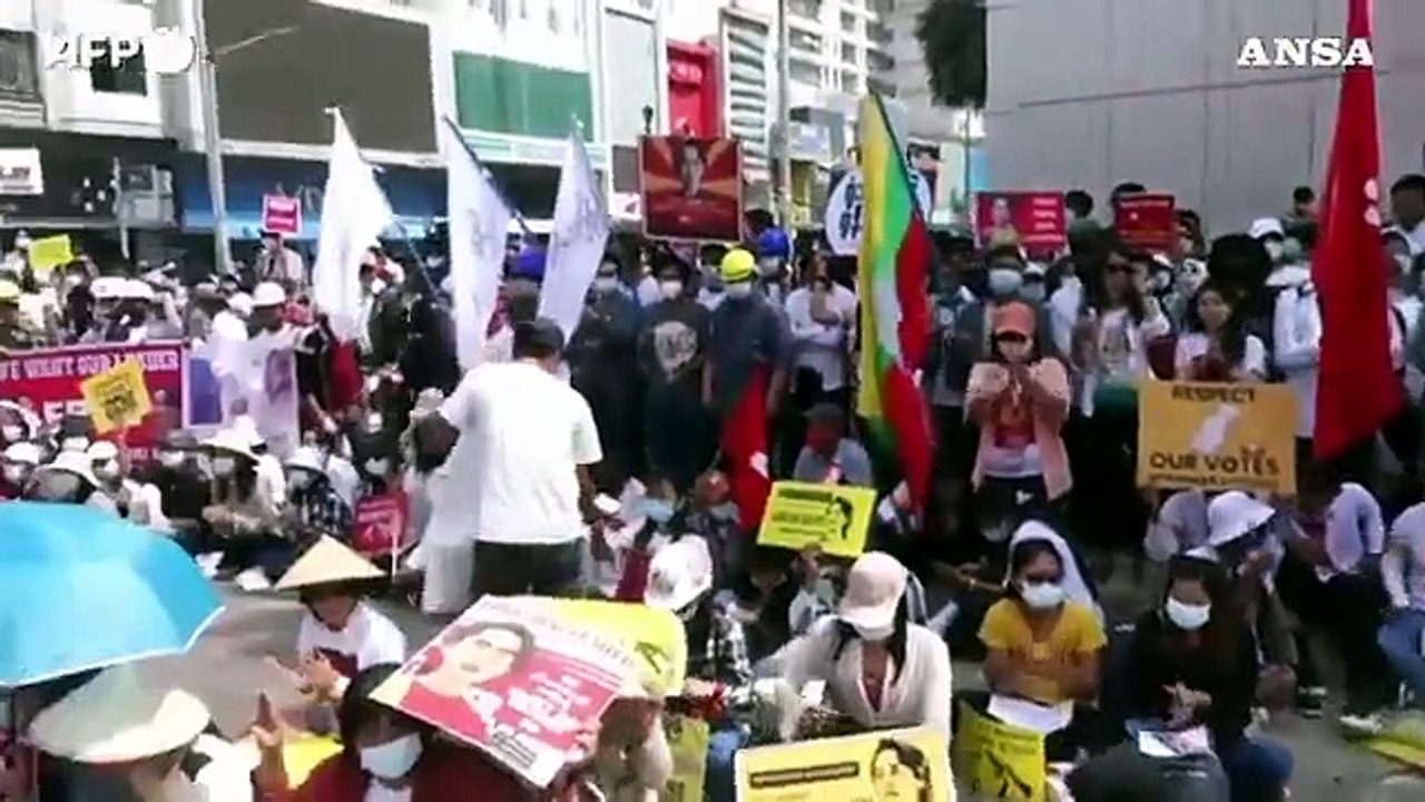 Myanmar, migliaia di proteste a Mandalay: chiesta giustizia per le persone uccise