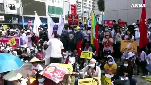 Myanmar, migliaia di proteste a Mandalay: chiesta giustizia per le persone uccise