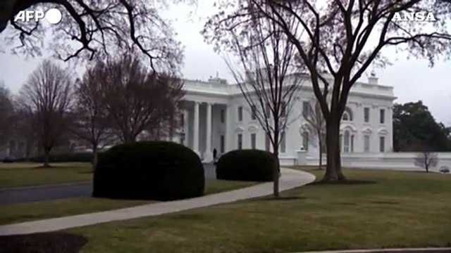 Usa, la fontana della Casa Bianca diventa verde per San Patrizio