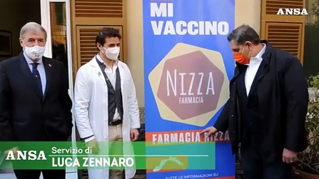 Covid, iniziate le vaccinazioni in farmacia a Genova