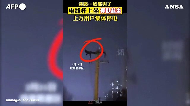 Cina, uomo scala palo della luce per fare gli addominali e causa blackout