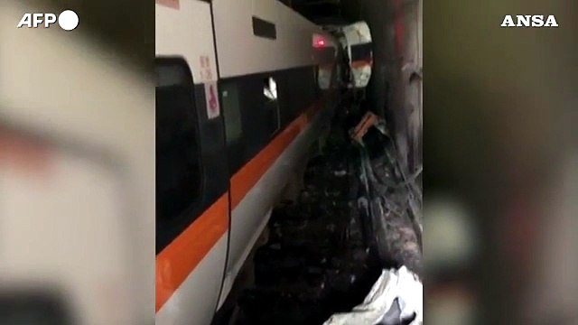 Taiwan, treno deraglia in un tunnel: almeno 36 morti e decine di feriti