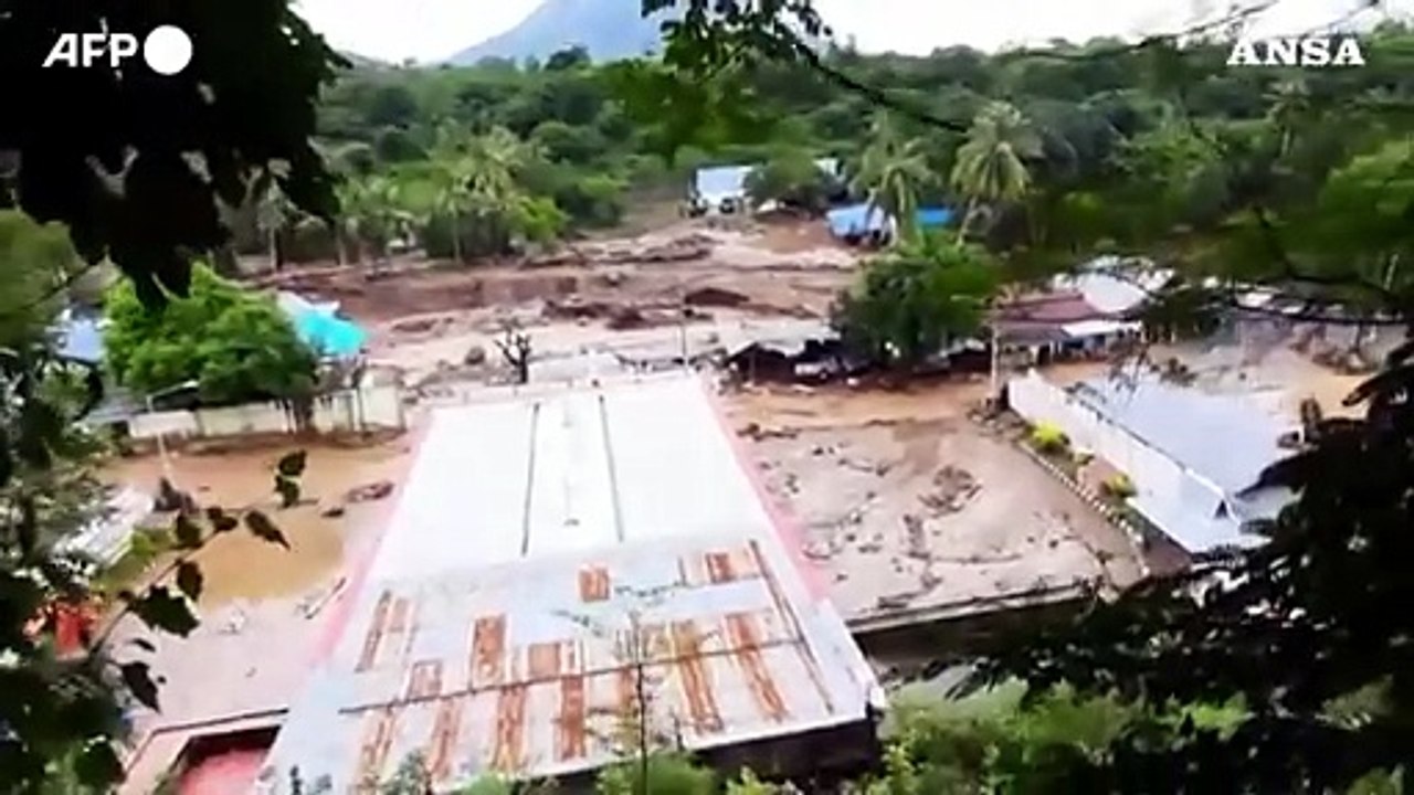 Indonesia, oltre 70 vittime dopo le inondazioni che hanno distrutto il Paese