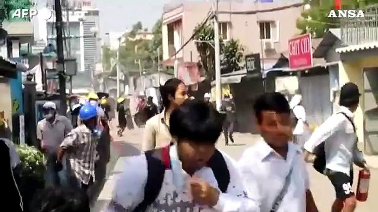 Myanmar, scontri armati per le vie di Yangon