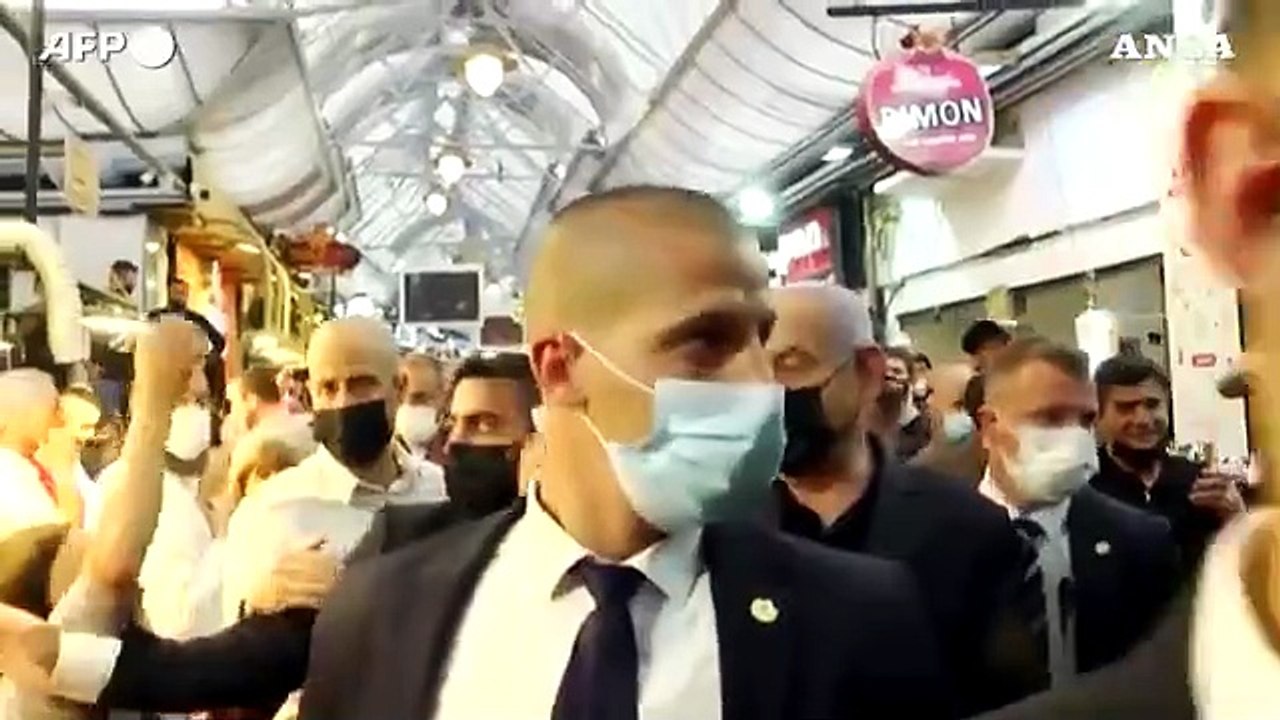 Israele, Netanyahu chiude la campagna elettorale in un mercato a Gerusalemme