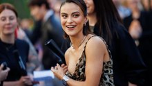 Camila Mendes begeistert bei Berlin-Premiere im Animal-Look